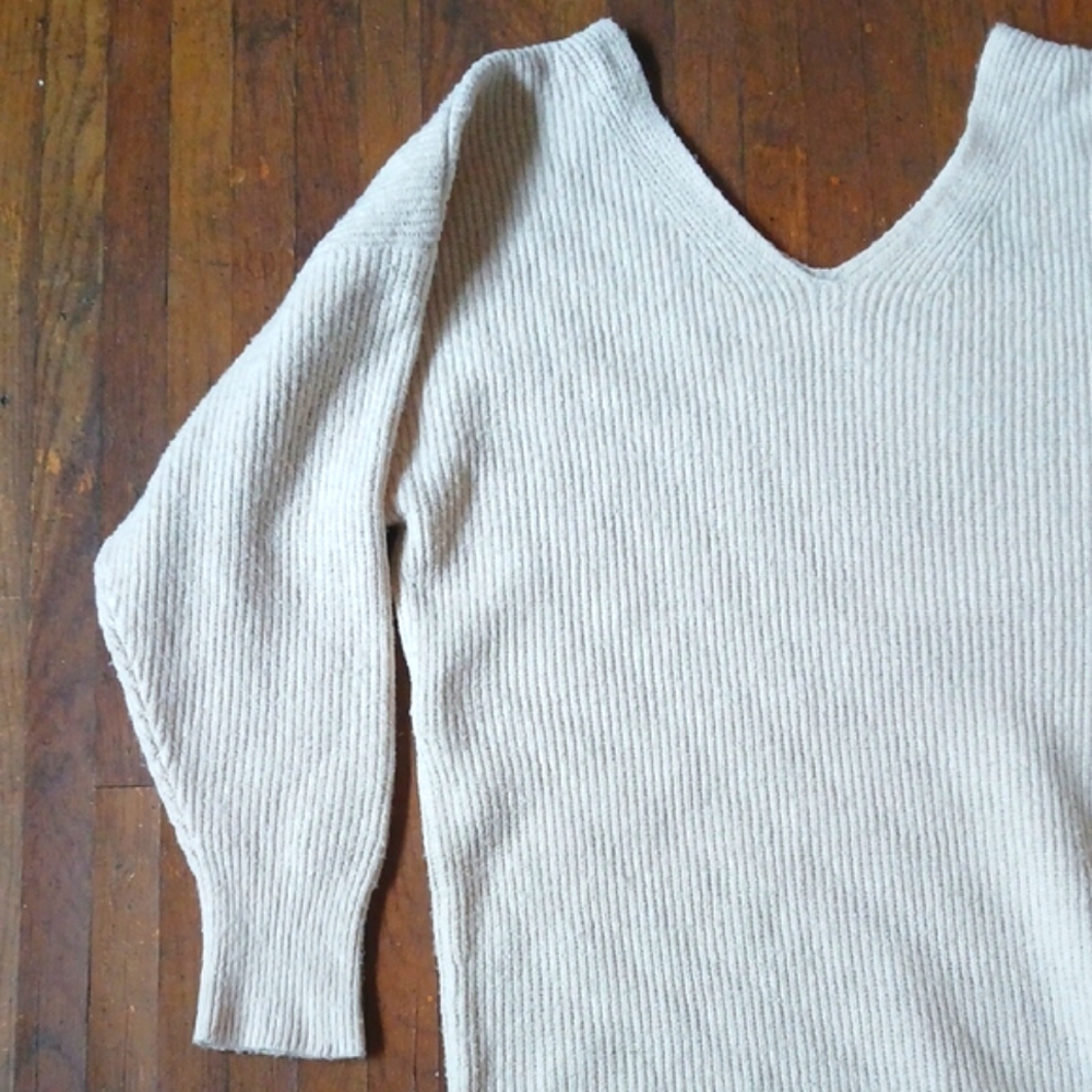 Express Cream V-Neck Sweater Ribbed Knit Tunic - Picture 8 of 13